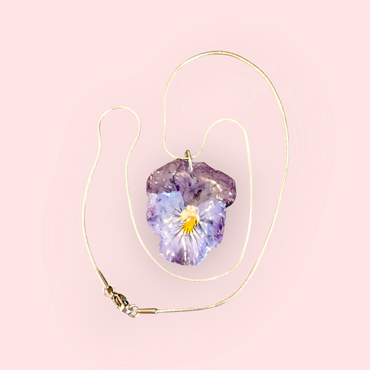 Collana Handmade "La Viola della Serenità"
